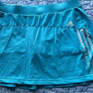 Skort Size M “Adidas” Response Climate Control Blue/Wht Pleated
